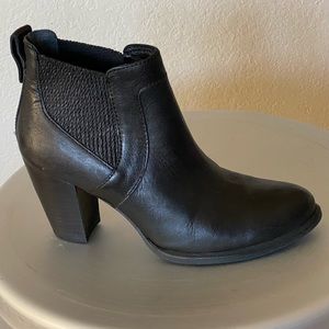 UGG Black Leather Shearling Boots 8M